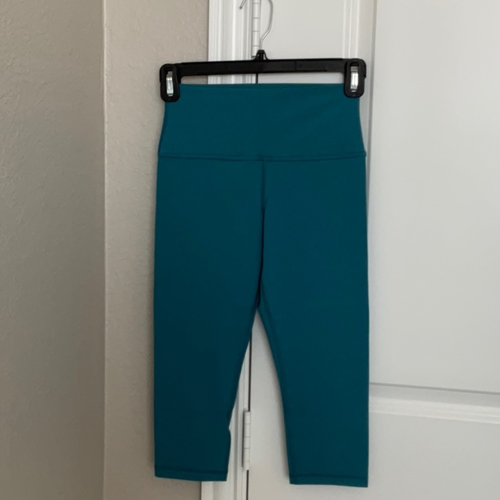Athleta Transcend Capri